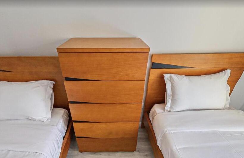 غرفة قياسية مزوَّدة بشُرفة, We Are Hostel