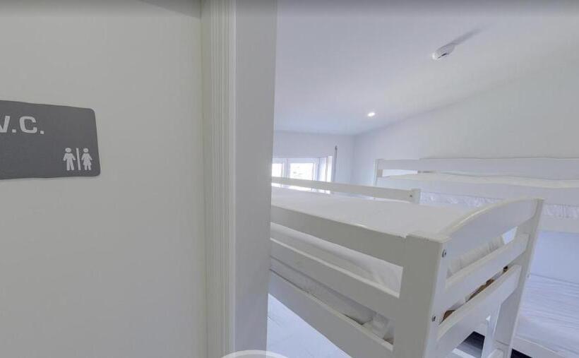 غرفة قياسية رباعية, We Are Hostel