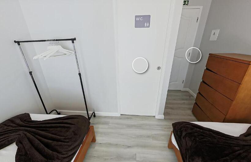 غرفة قياسية مزوَّدة بشُرفة, We Are Hostel