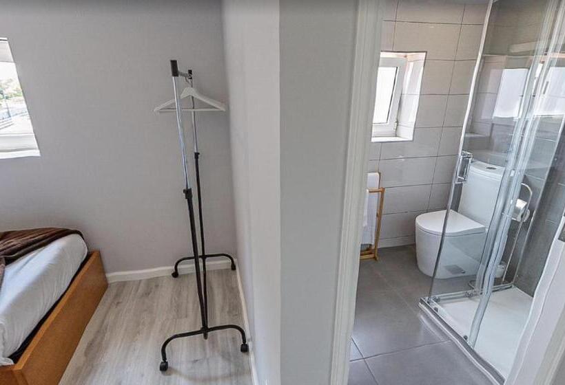 غرفة قياسية, We Are Hostel