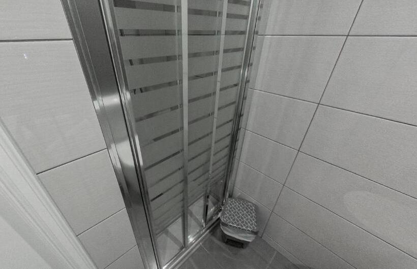 غرفة قياسية رباعية, We Are Hostel