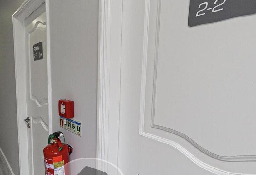 غرفة قياسية رباعية مزودة بشُرفة, We Are Hostel