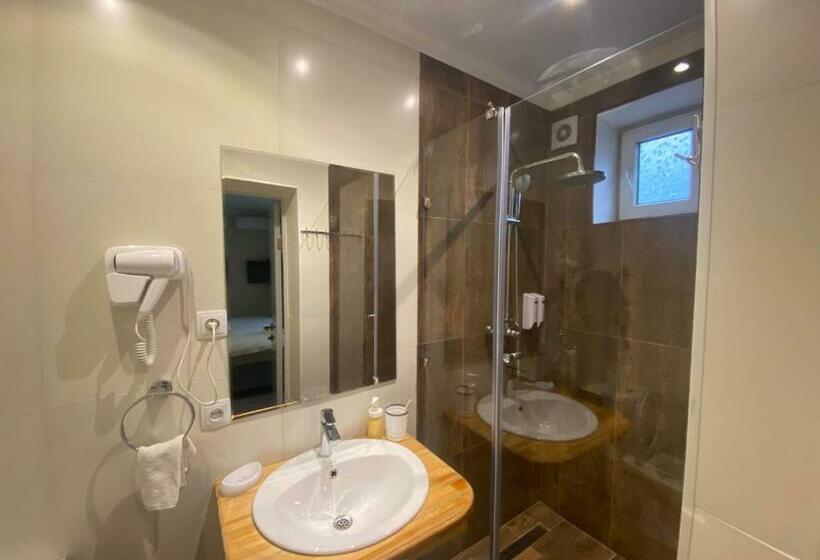 اتاق لوکس یک تخته, Art Osh