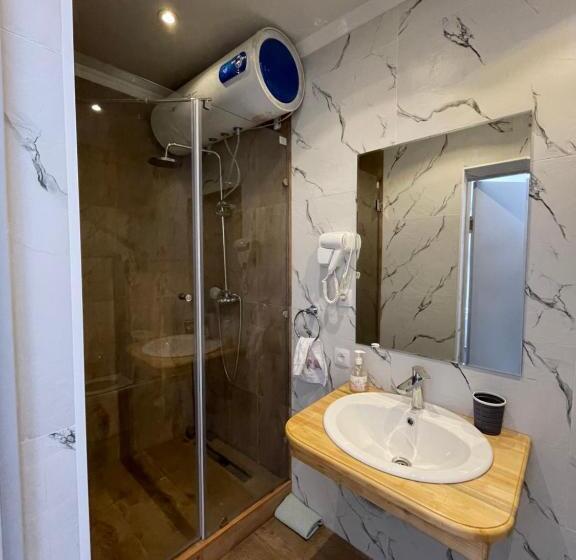 اتاق لوکس یک تخته, Art Osh