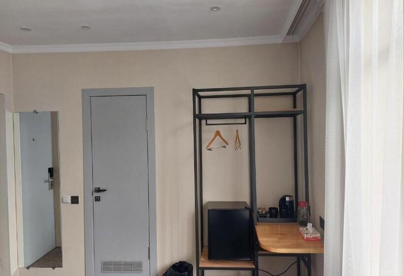 اتاق لوکس یک تخته, Art Osh