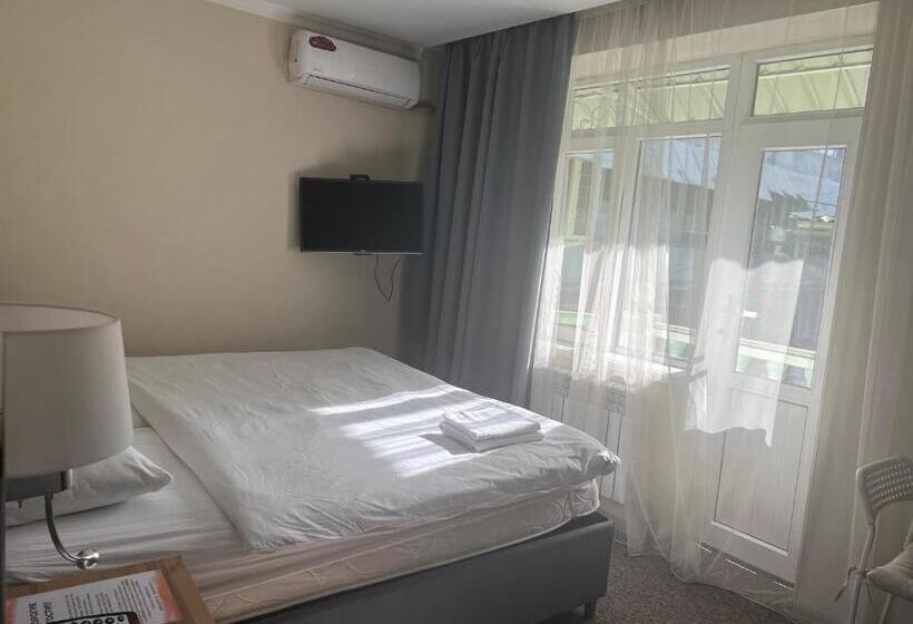 اتاق لوکس یک تخته, Art Osh