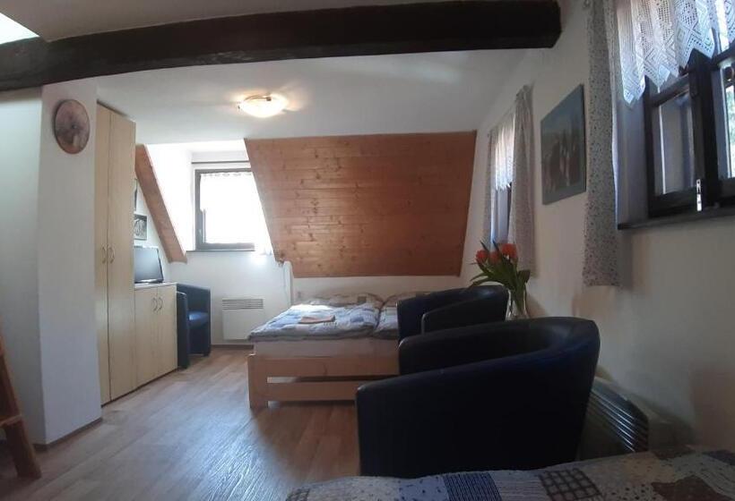 四人标准间, Chalupa U Studánky