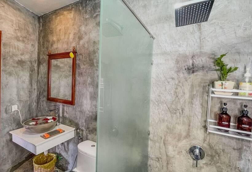 מיטת קינג בסוויטה, Villa Indochine D Angkor