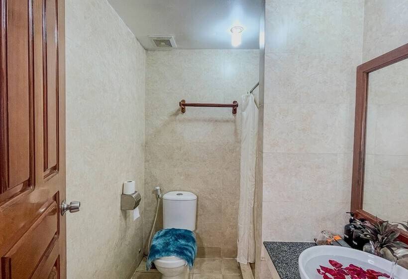 מיטת קינג בסוויטה, Villa Indochine D Angkor