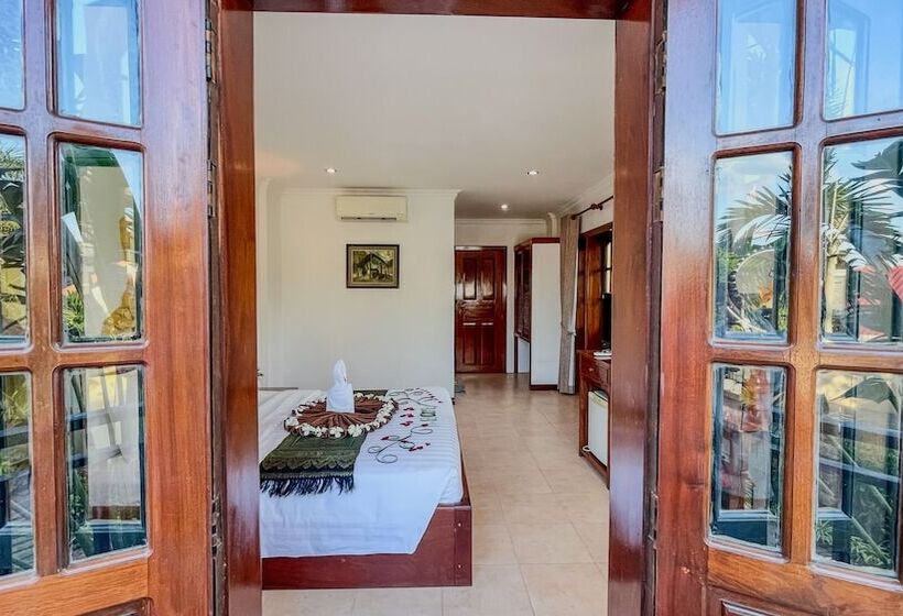 בקתה עם נוף לבריכה, Villa Indochine D Angkor