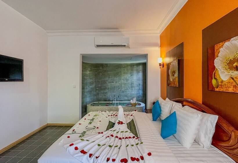 מיטת קינג בסוויטה, Villa Indochine D Angkor