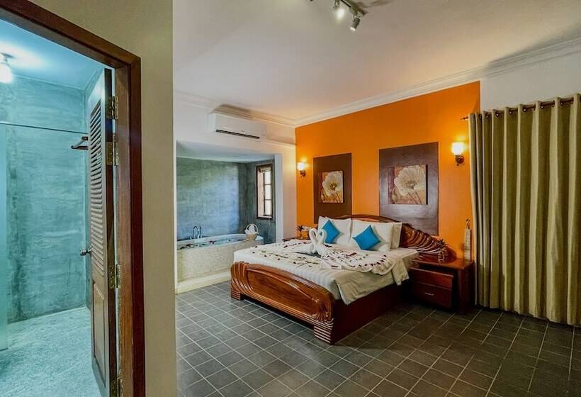 מיטת קינג בסוויטה, Villa Indochine D Angkor