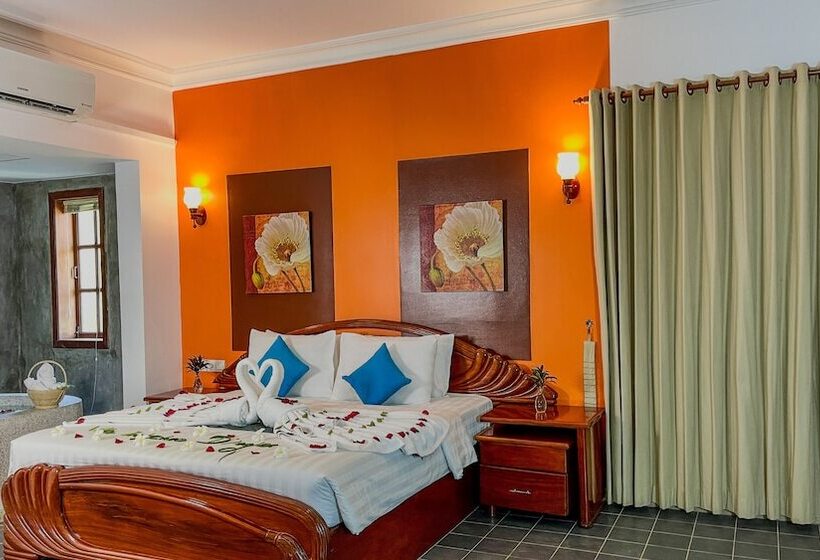 מיטת קינג בסוויטה, Villa Indochine D Angkor