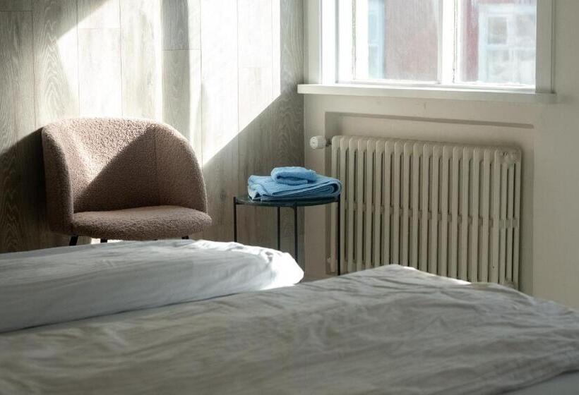 バスルーム共有のトリプルスタンダード, The Guesthouse By The Fjord