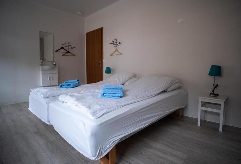 バスルーム共有のトリプルスタンダード, The Guesthouse By The Fjord