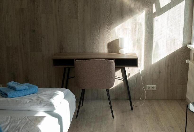 バスルーム共有のトリプルスタンダード, The Guesthouse By The Fjord