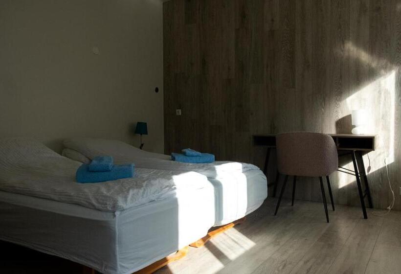 バスルーム共有のトリプルスタンダード, The Guesthouse By The Fjord