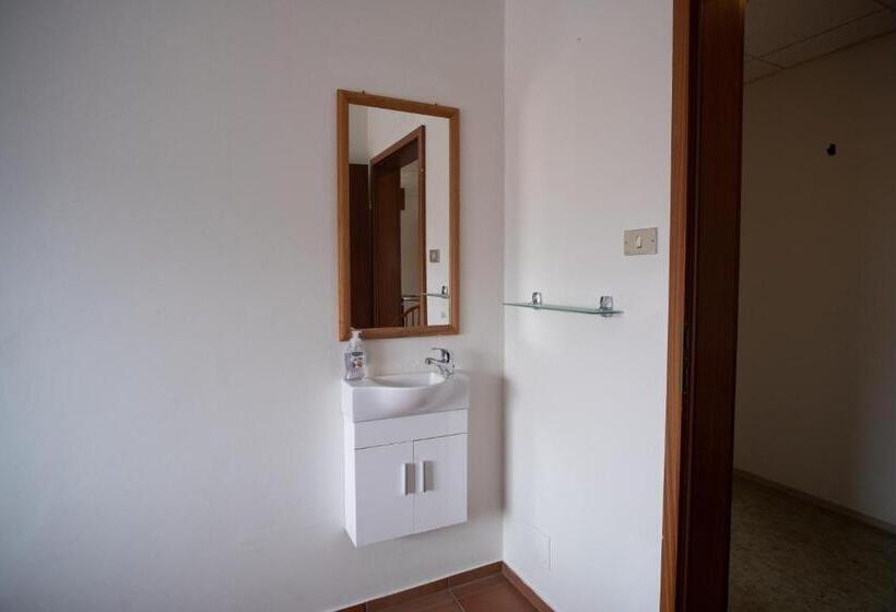 バス共有のスタンダードルーム, The Guesthouse By The Fjord