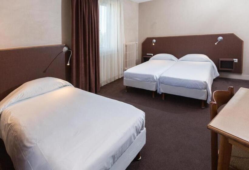 标准三人间, Brit Hotel Terminus