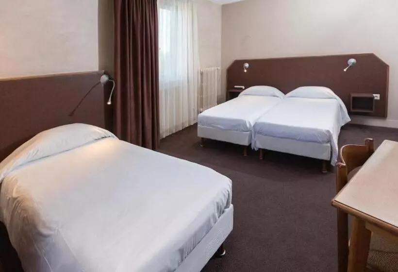 Habitació Triple Estàndard, Brit Hotel Terminus