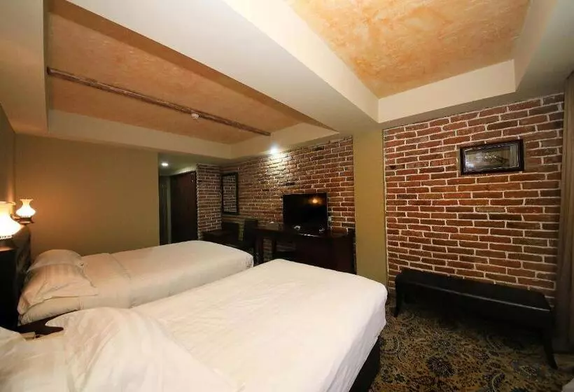 اتاق کلاسیک سه تخته, Borjomi Palace Health & Spa Center