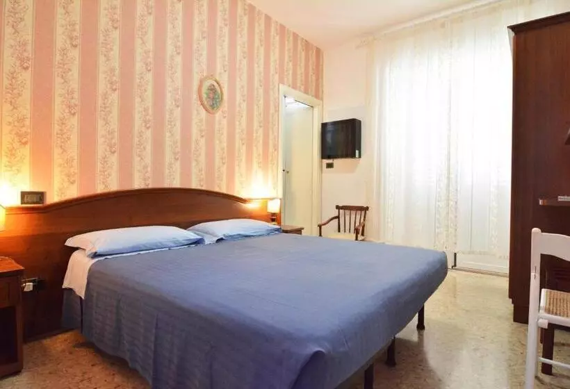 Standard Room, Galassi