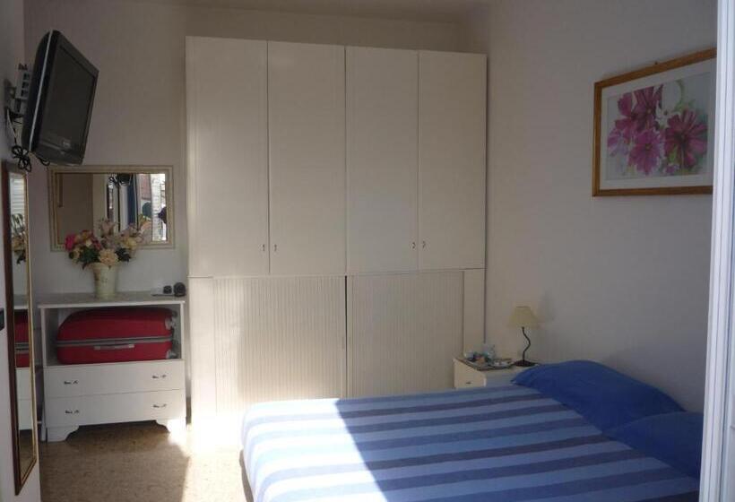 Habitación Triple Estándar, Galassi