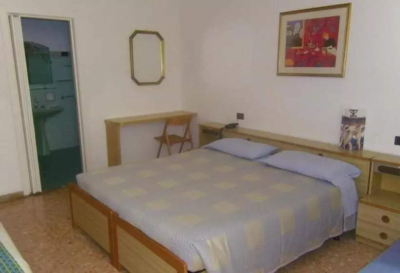 Family Room, Galassi