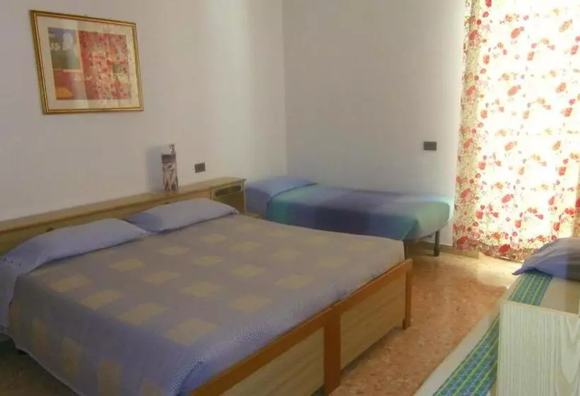 Family Room, Galassi