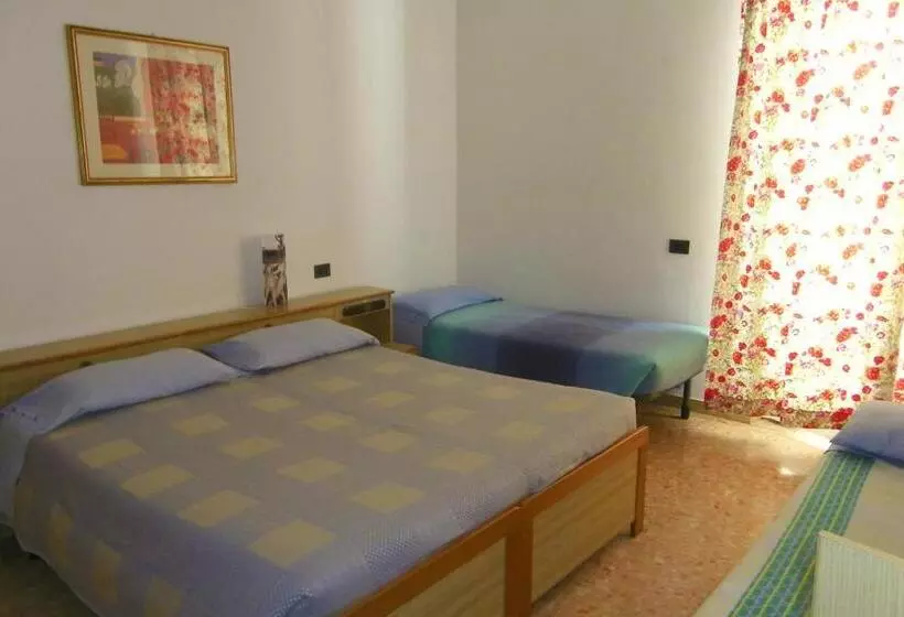 Family Room, Galassi