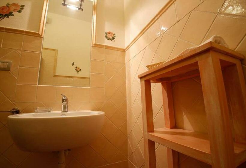 شقة غرفتين, Gatto Bianco Tizzauli