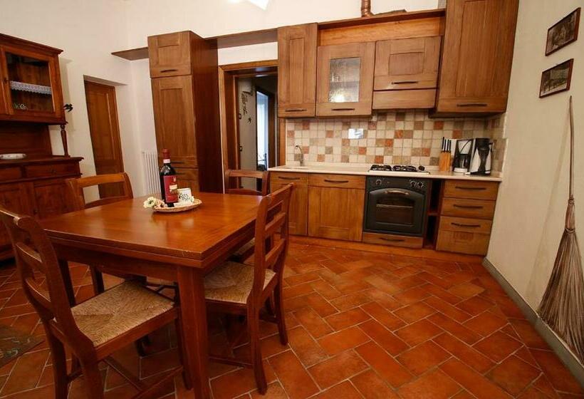 شقة غرفتين, Gatto Bianco Tizzauli