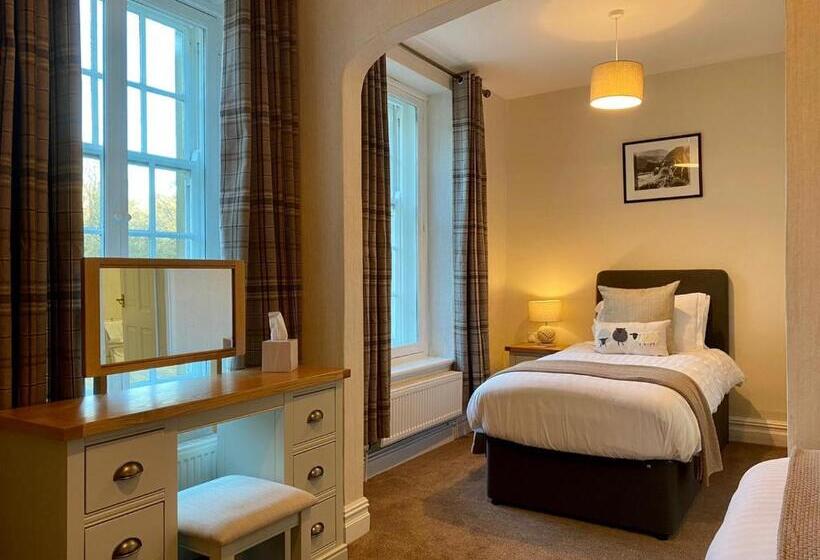 패밀리 룸, Harts Head