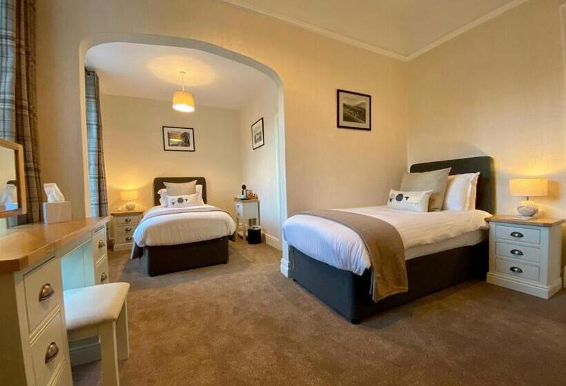 패밀리 룸, Harts Head