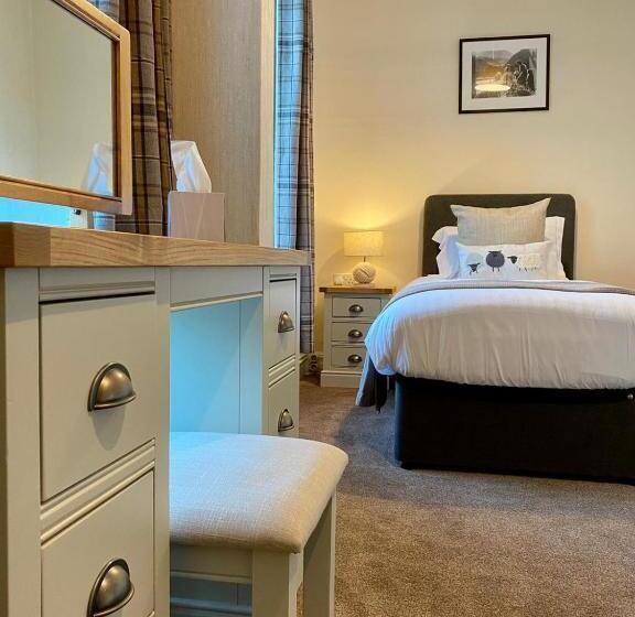 패밀리 룸, Harts Head