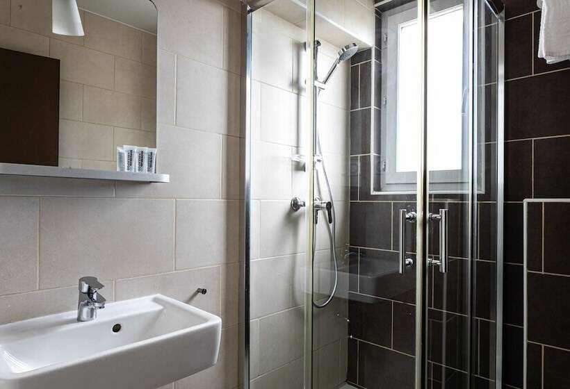 غرفة قياسية رباعية, Hôtel Du Midi Plage