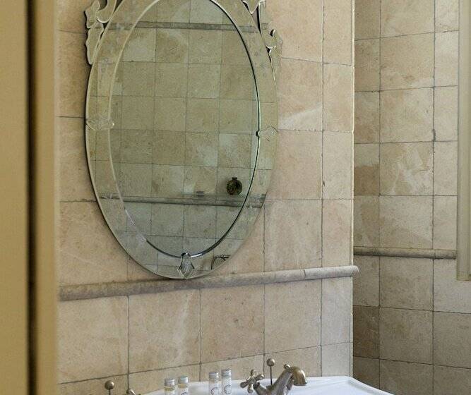 اتاق راحتی, Hôtel Mas Valentine