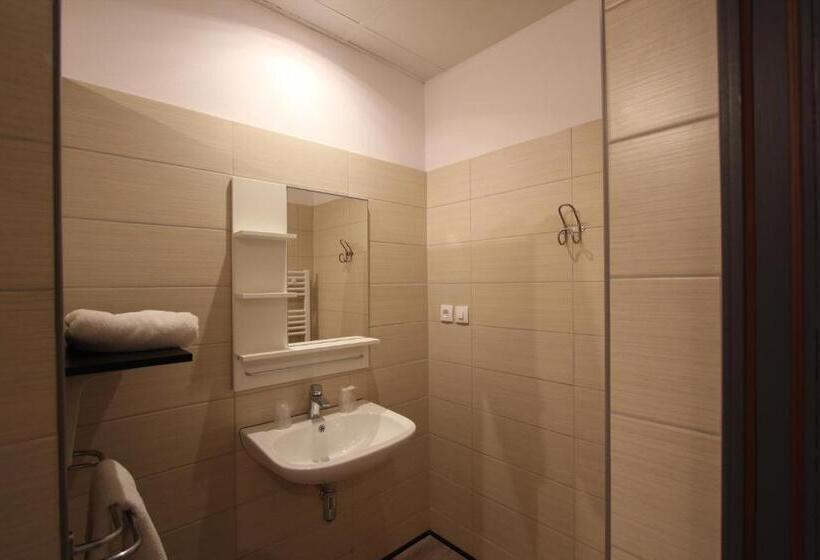 コンフォートルーム, Hôtel Vol De Nuit Purpan