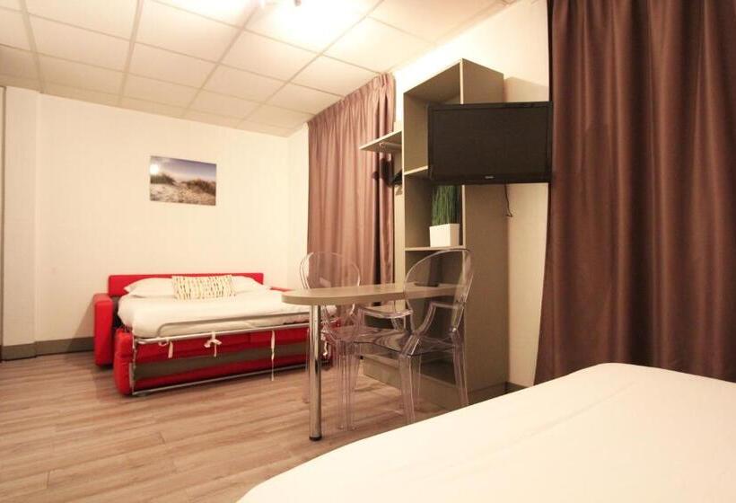 جناح جونيور, Hôtel Vol De Nuit Purpan