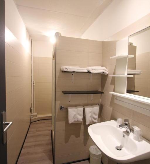 جناح جونيور, Hôtel Vol De Nuit Purpan