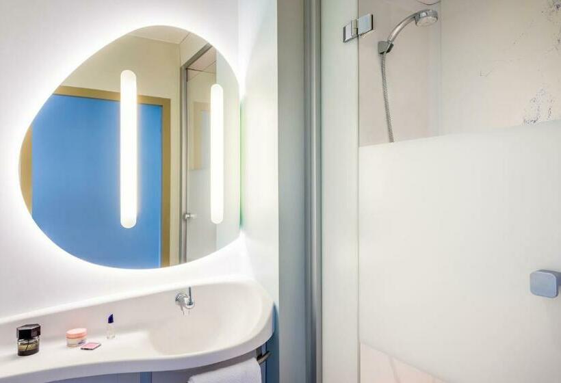 Номер Стандарт с Койками, Ibis Budget Clermont Ferrand Le Brezet Aeroport