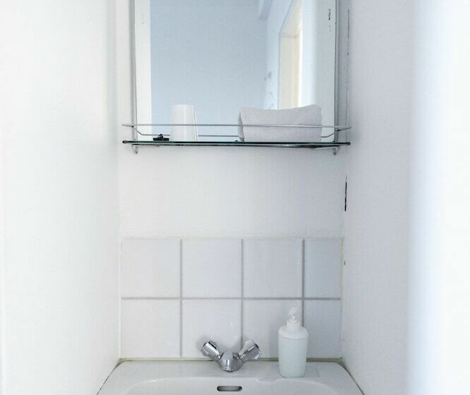 バスルーム共有のシングルスタンダード, Kempeleen Moottorimaja