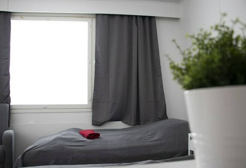 バスルーム共有のシングルスタンダード, Kempeleen Moottorimaja