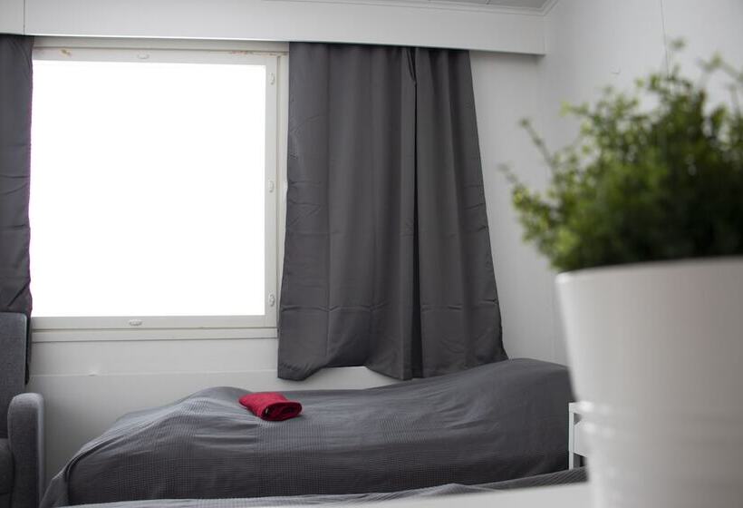 バスルーム共有のシングルスタンダード, Kempeleen Moottorimaja