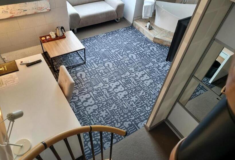 חדר סופריור, Le Dormeur