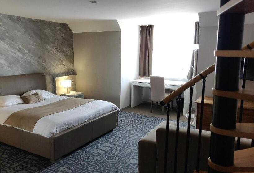 חדר משפחתי, Le Dormeur