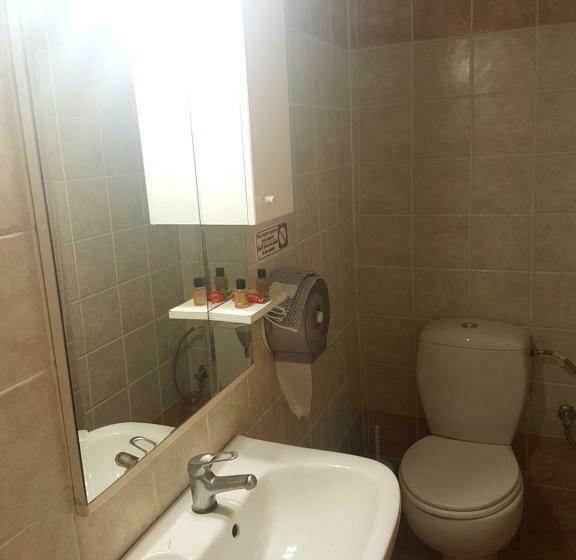 חדר סטנדרט יחיד, Lena