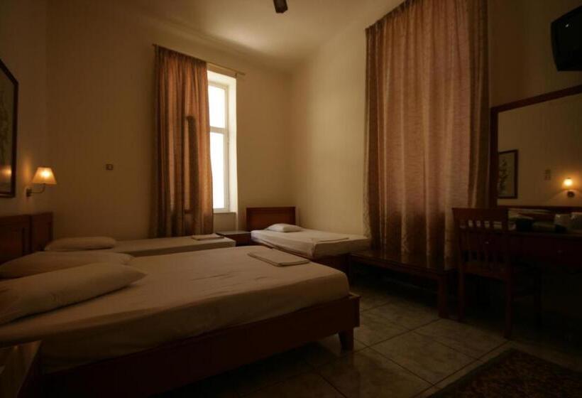 חדר סטנדרט לשלושה, Lena