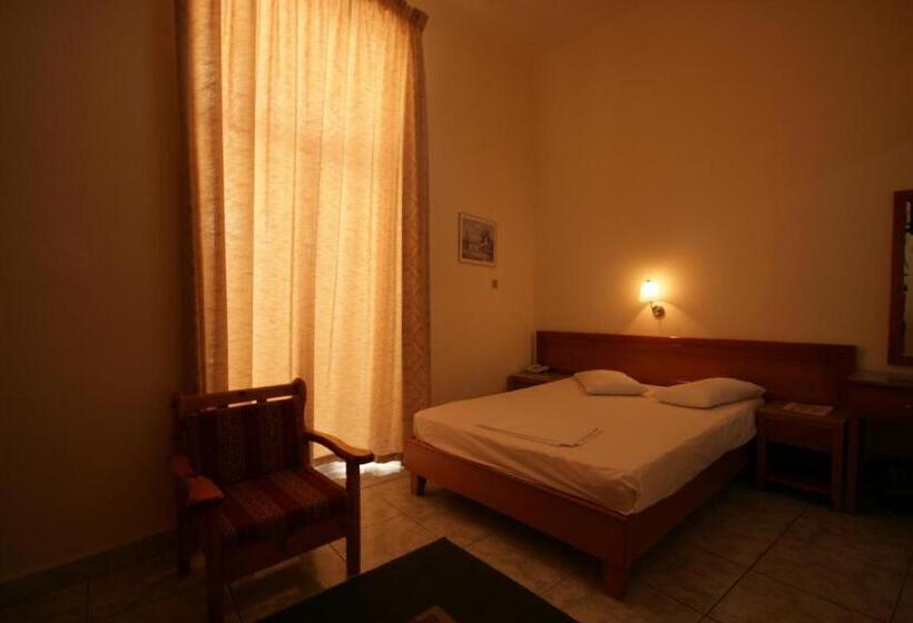 חדר סטנדרט לארבעה, Lena