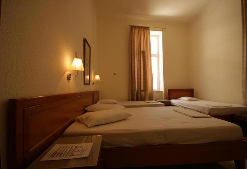 חדר סטנדרט לארבעה, Lena